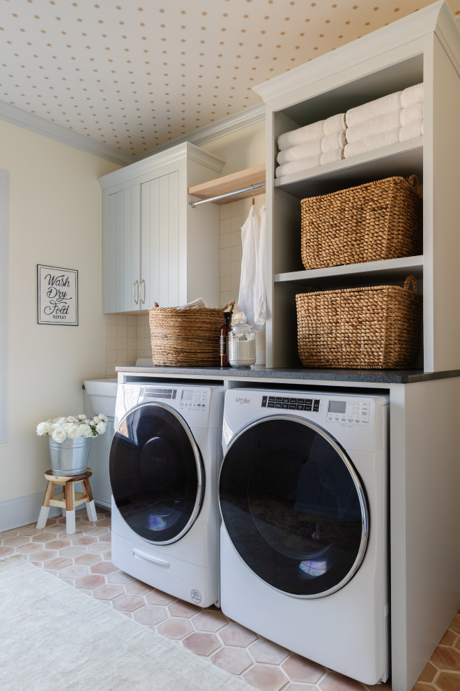 Design ideas for a country laundry room in Chicago.