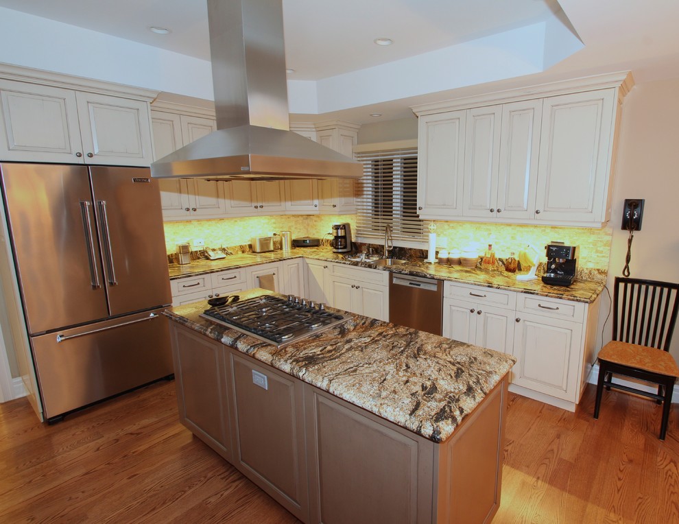 Mountain style kitchen photo in Chicago