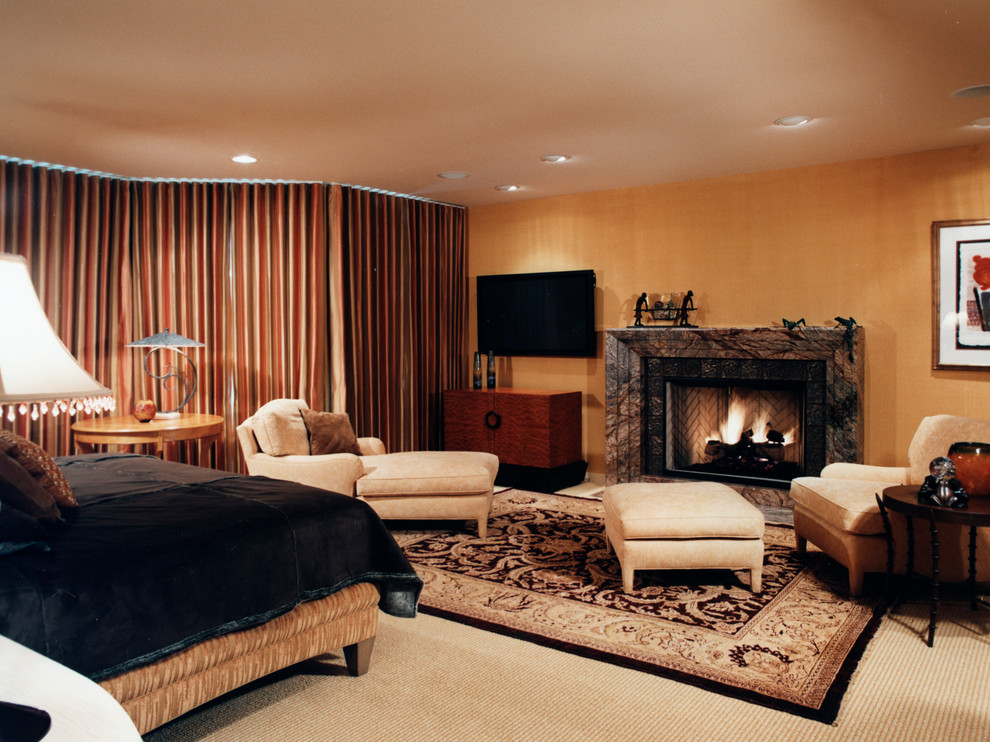 This is an example of a traditional bedroom in Chicago.