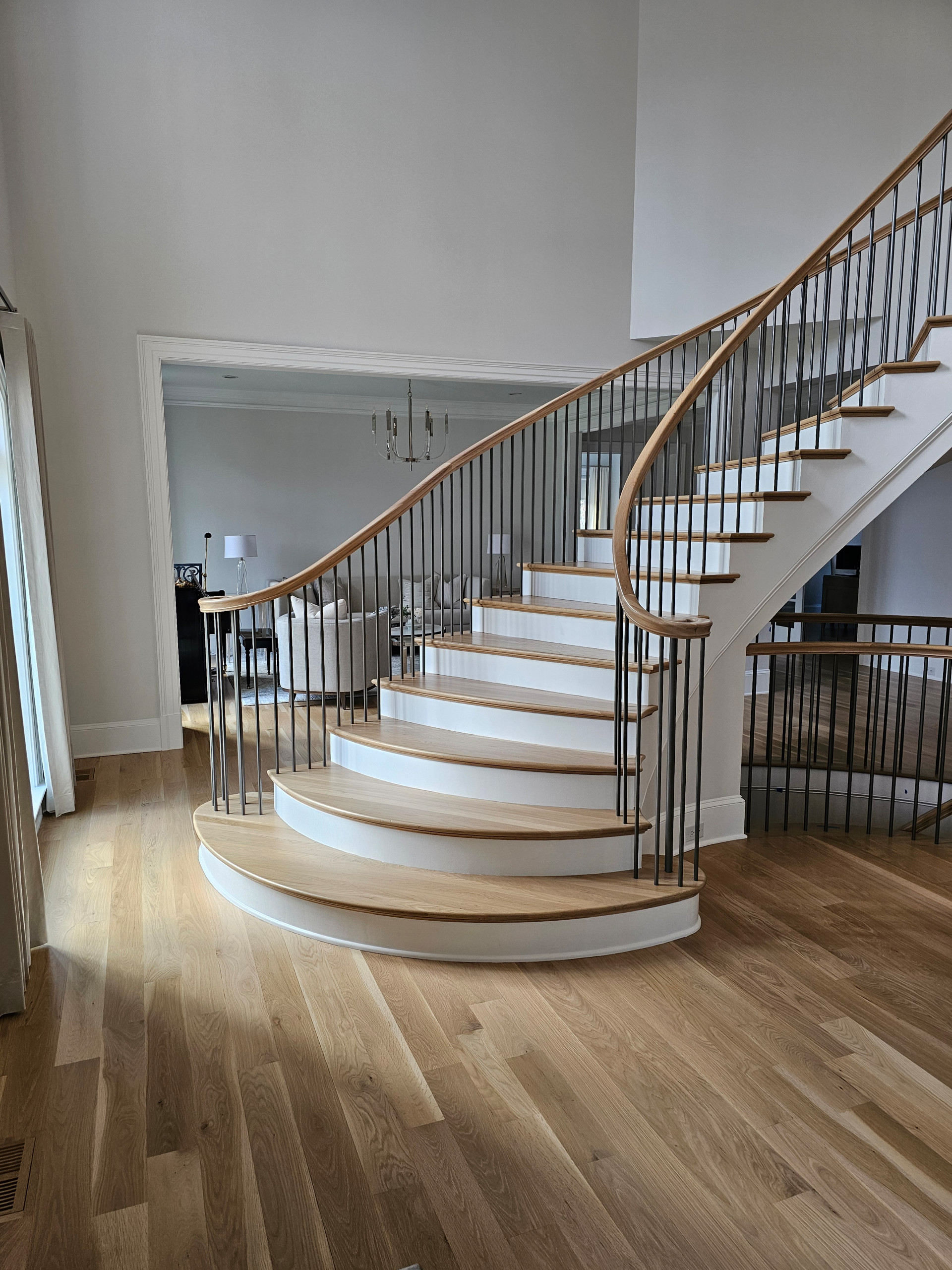 116_Elegant & Eye-catching Curved Staircase, Leesburg VA 20175