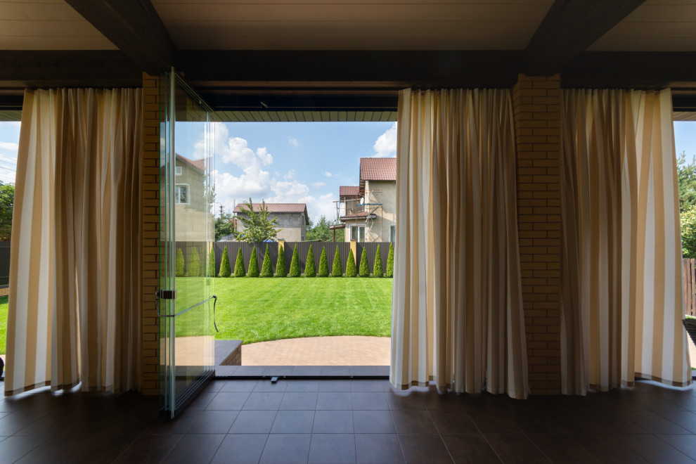 Классическая терраса с безрамным остеклением