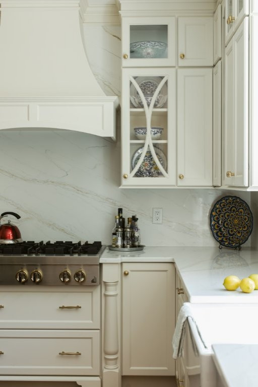 Kitchen - kitchen idea in Chicago