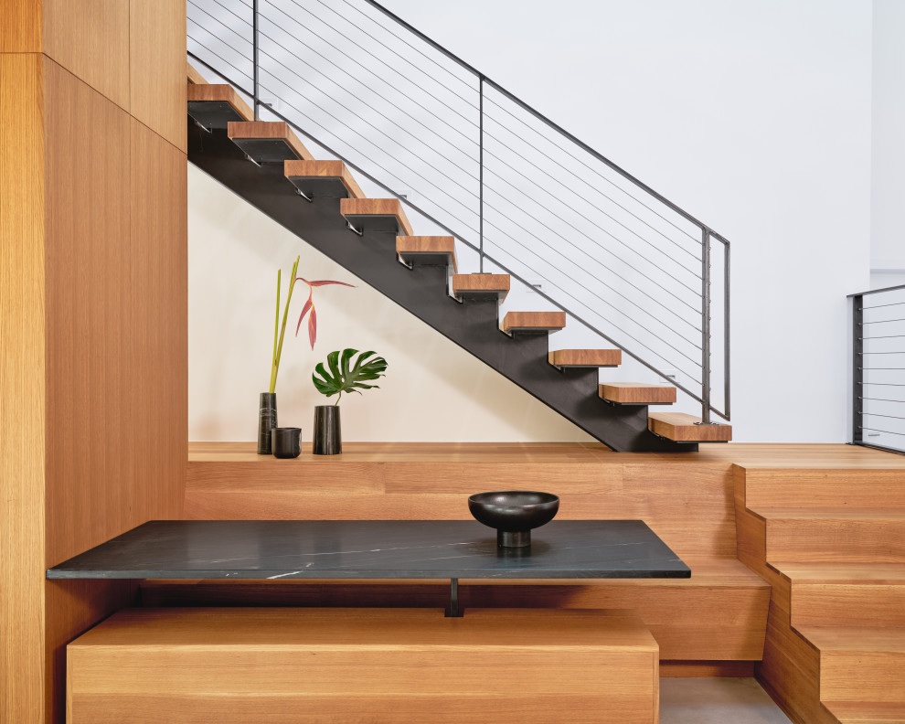 Photo of a small modern staircase in Austin.