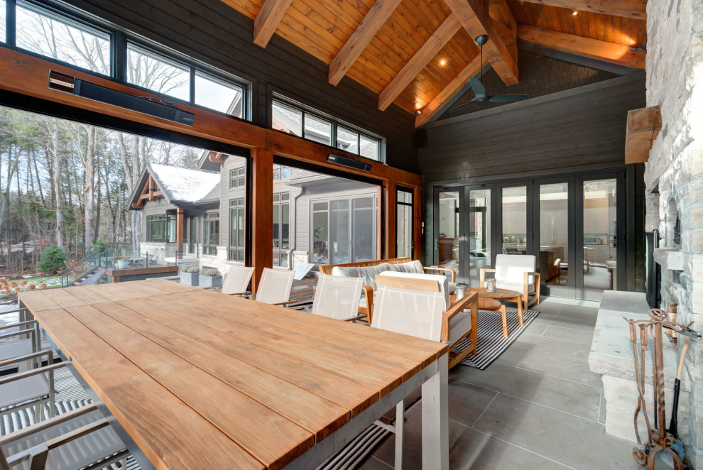 Inspiration for a craftsman home design remodel in Toronto