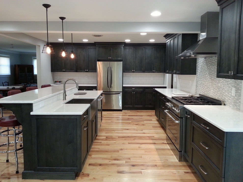 Kitchen - transitional kitchen idea