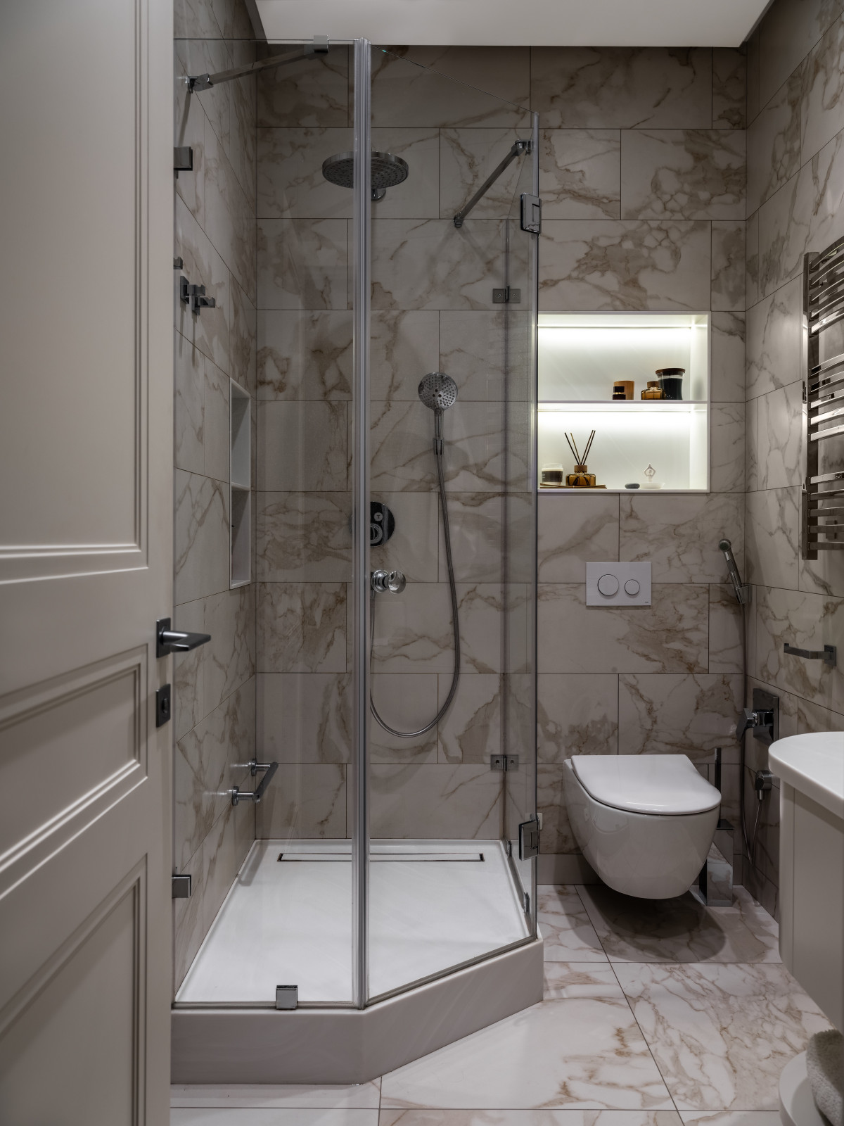 Квартира в современном доме в Казарменном переулке, общей S 117 кв.м.