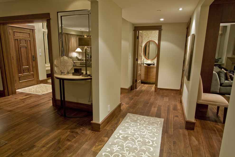 Photo of a transitional hallway in Vancouver.