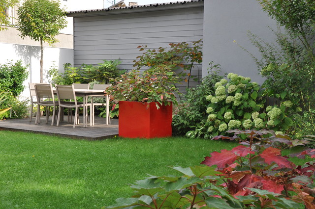 UN JARDIN DE VILLE moderno-jardin