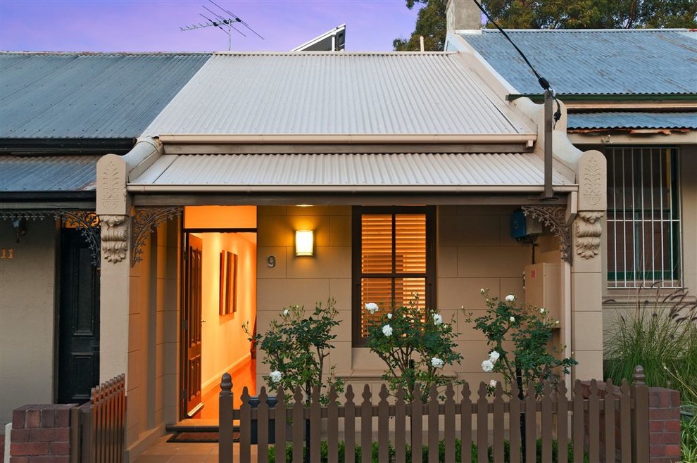 Design ideas for a small traditional exterior in Sydney.