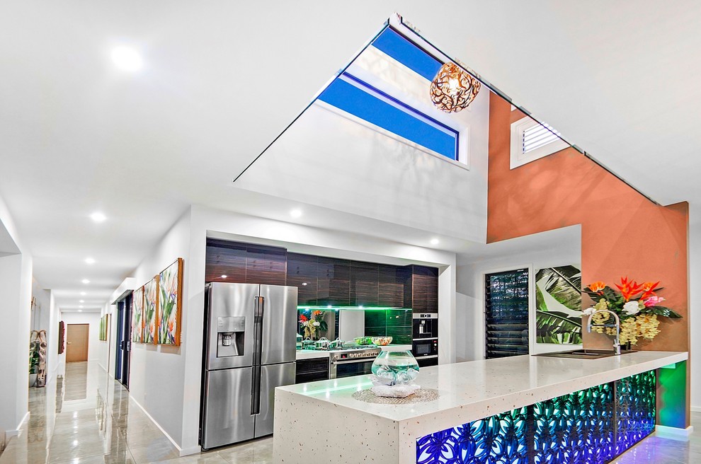 Inspiration for a tropical kitchen in Wollongong.