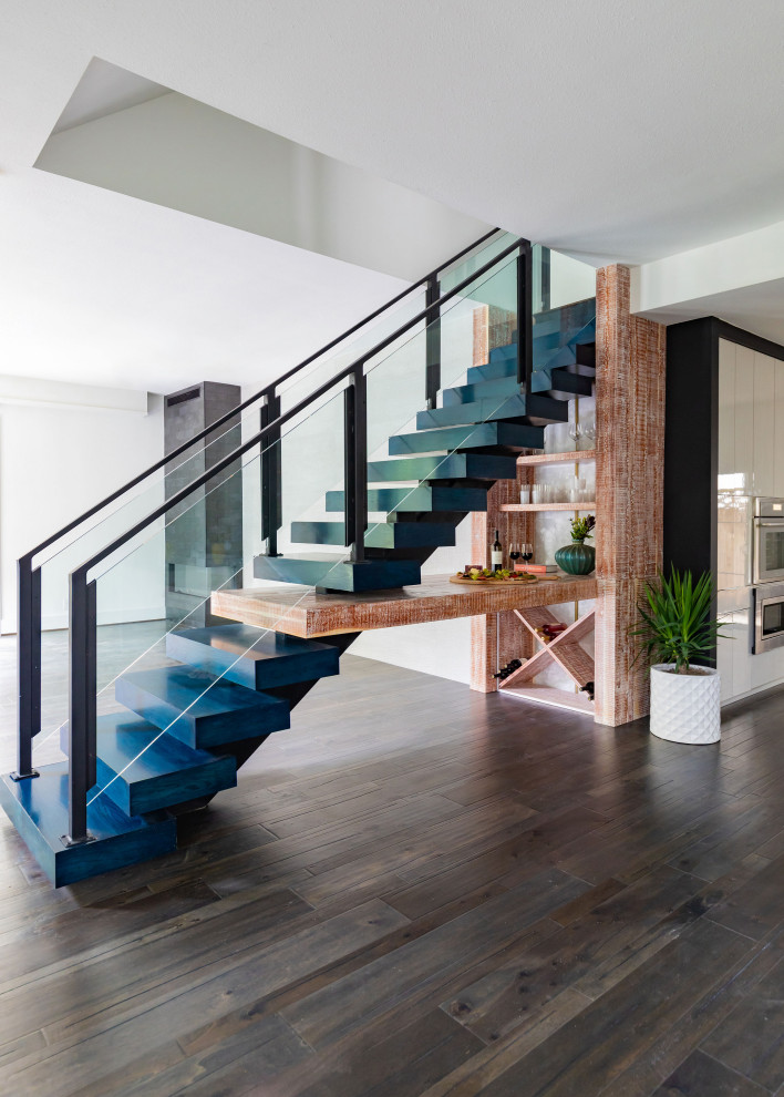 Design ideas for a contemporary staircase in Houston.