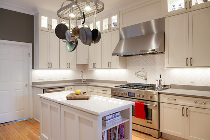 Transitional kitchen photo in DC Metro