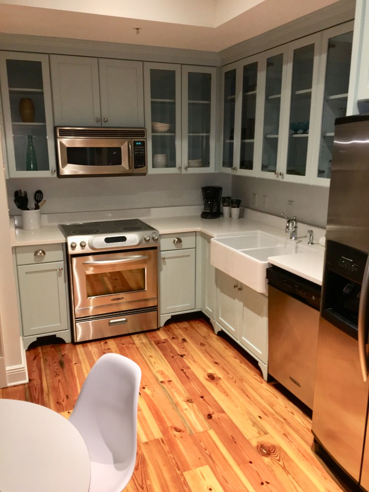 Transitional kitchen photo in Miami
