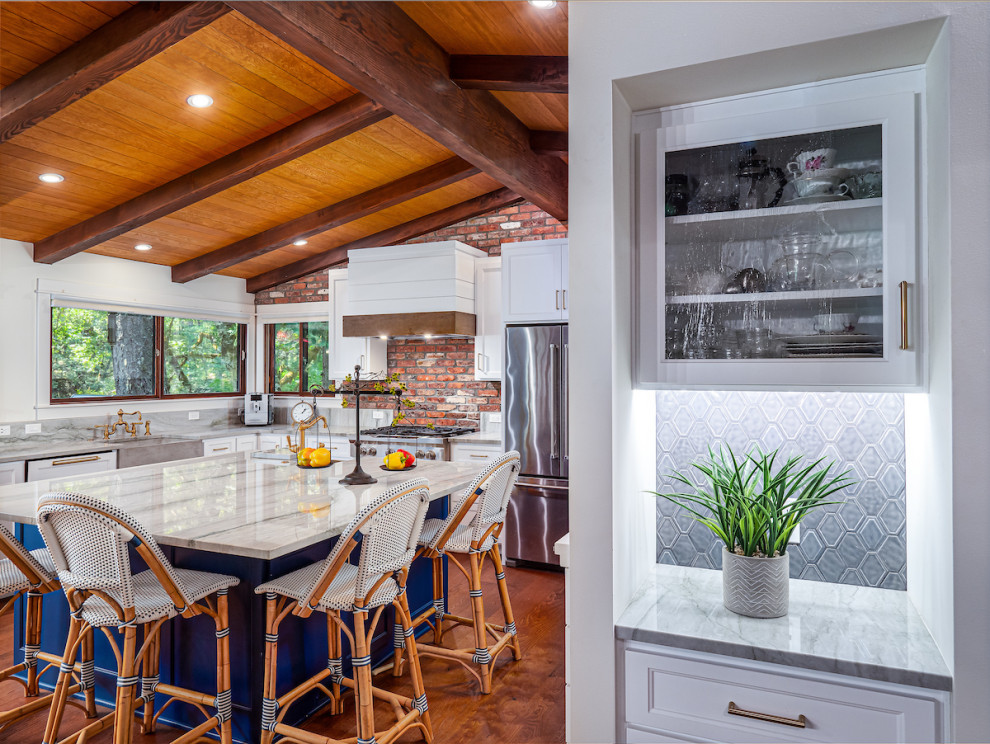 Example of a mid-sized mountain style l-shaped vinyl floor, brown floor and exposed beam eat-in kitchen design with an undermount sink, recessed-panel cabinets, white cabinets, quartzite countertops, brown backsplash, brick backsplash, stainless steel appliances, an island and white countertops