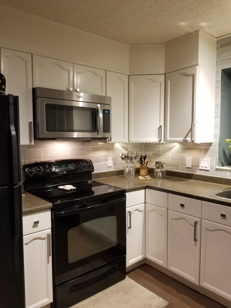 Kitchen - kitchen idea in Edmonton