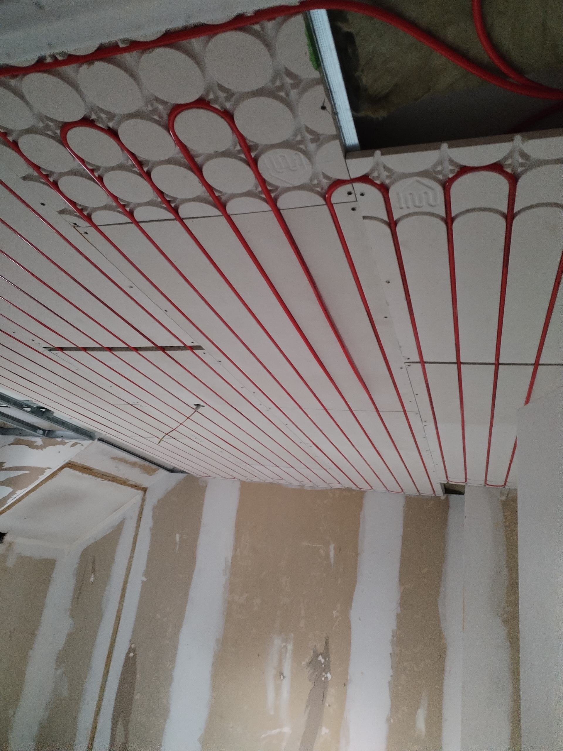 Plafond chauffant et rafraichissant