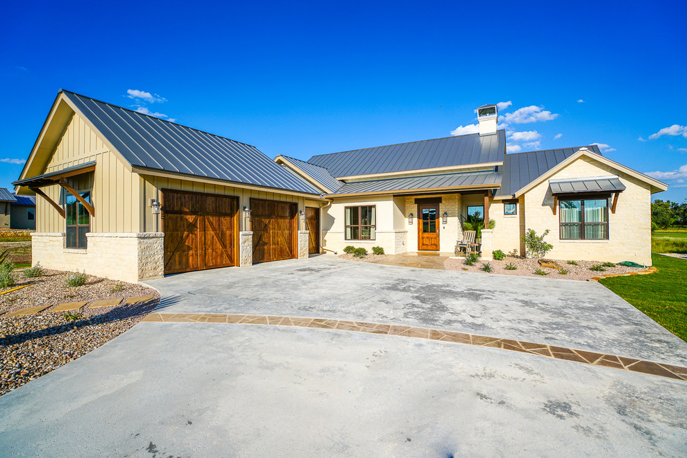 2016 Tour of Homes House Farmhouse Exterior Austin
