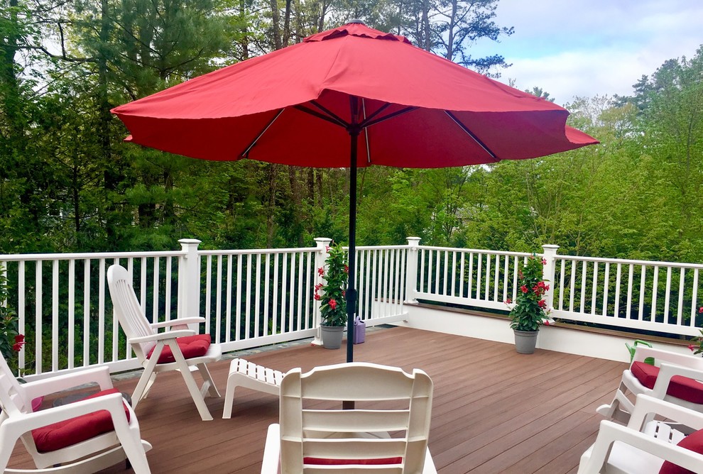 Transitional deck photo in Minneapolis