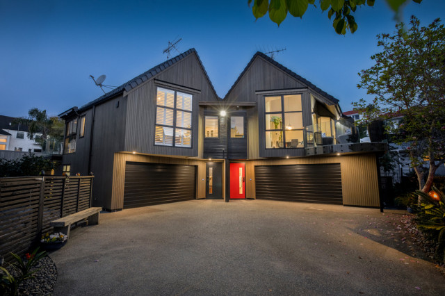 Vertical Cedar Exterior moderne-hus-og-facade