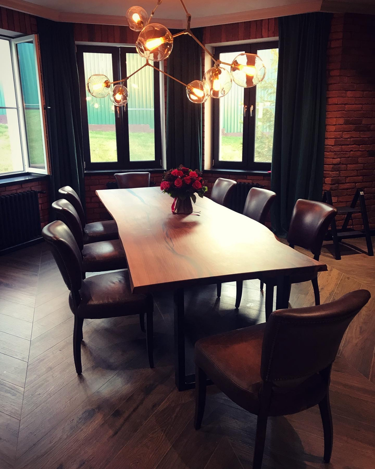 Столы из слэбов и полимеров