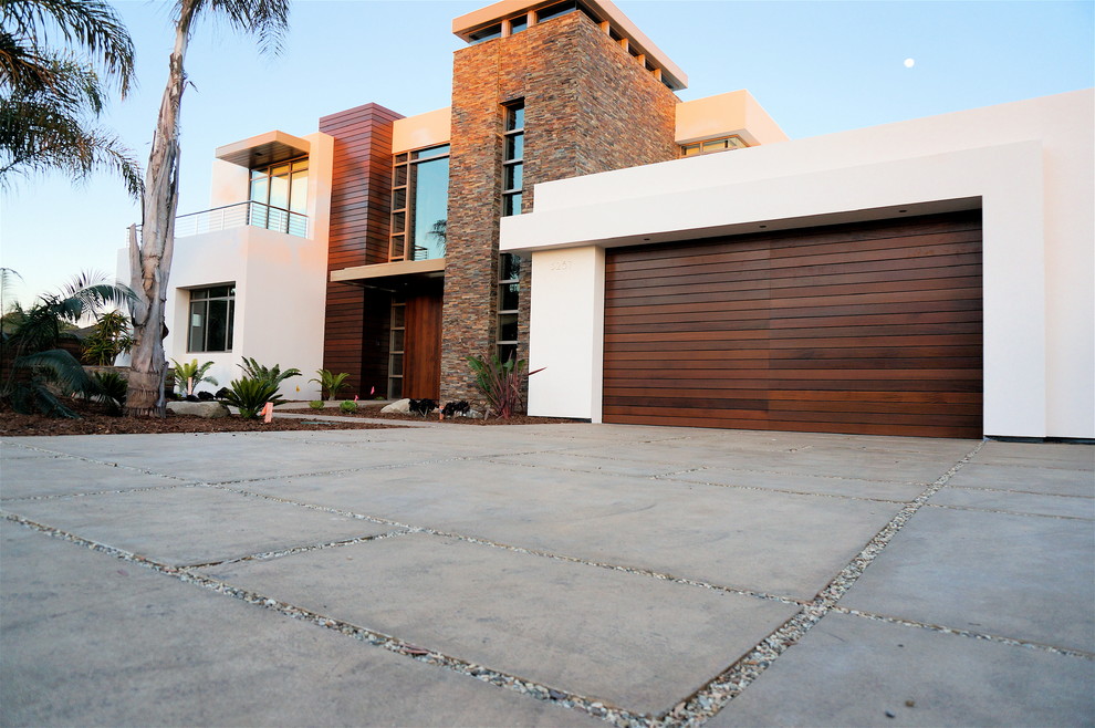 Design ideas for a mid-sized modern front yard full sun driveway in Santa Barbara with concrete pavers.