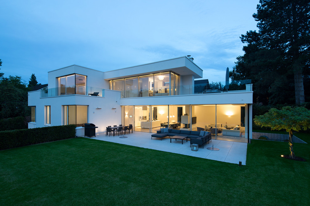 This is an example of a contemporary exterior in Essen.