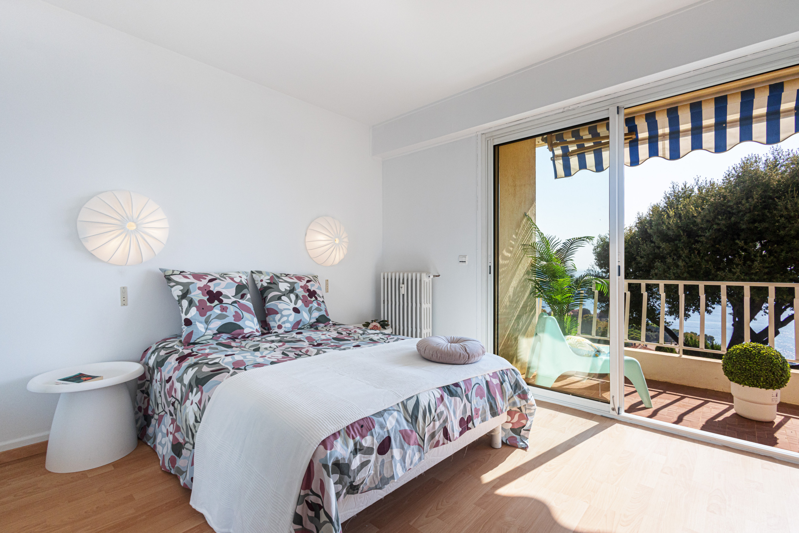 Mise en scène pour la vente, allée des marguerites, Villefranche sur mer