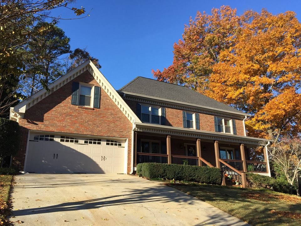 Transitional home design photo in Atlanta
