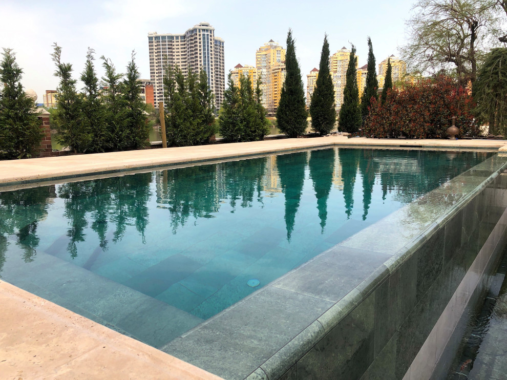 Инфинити бассейн во дворе