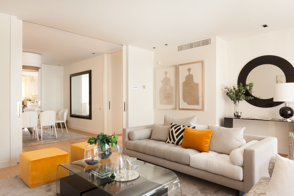 Exempel på ett eklektiskt vardagsrum