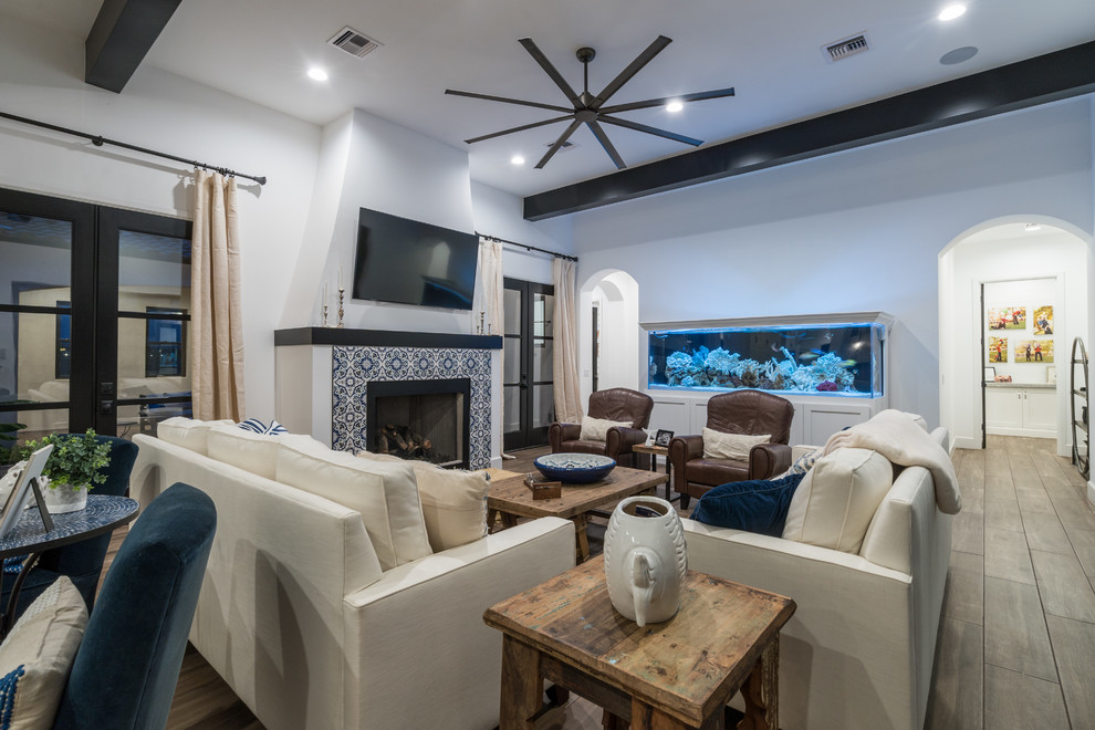 Transitional home design photo in Phoenix