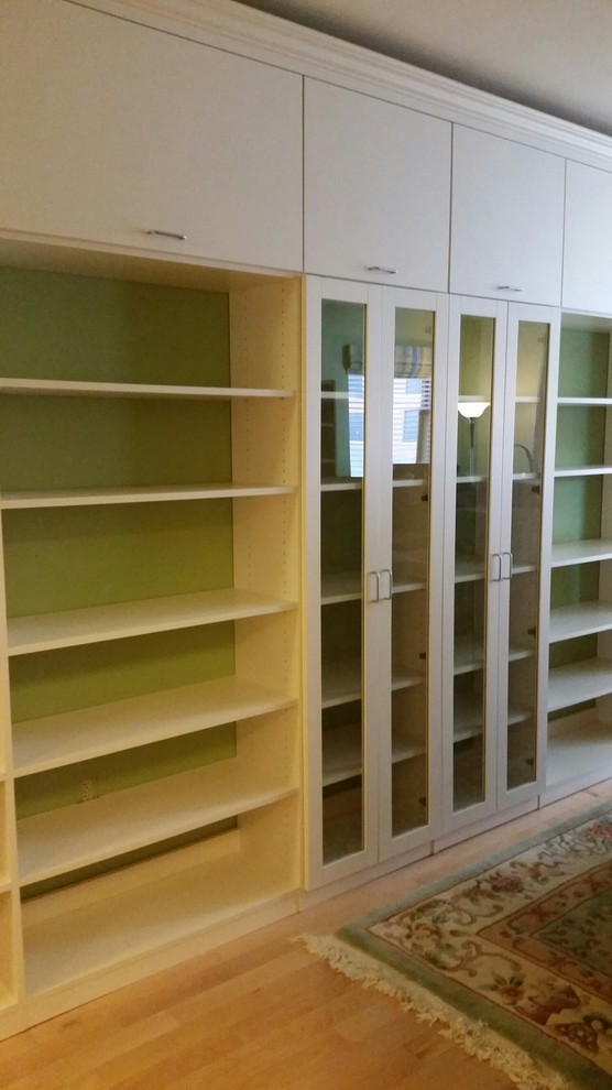 Inspiration for a modern closet remodel in Baltimore