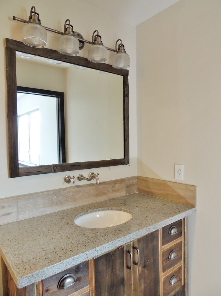 Example of a transitional bathroom design in Phoenix