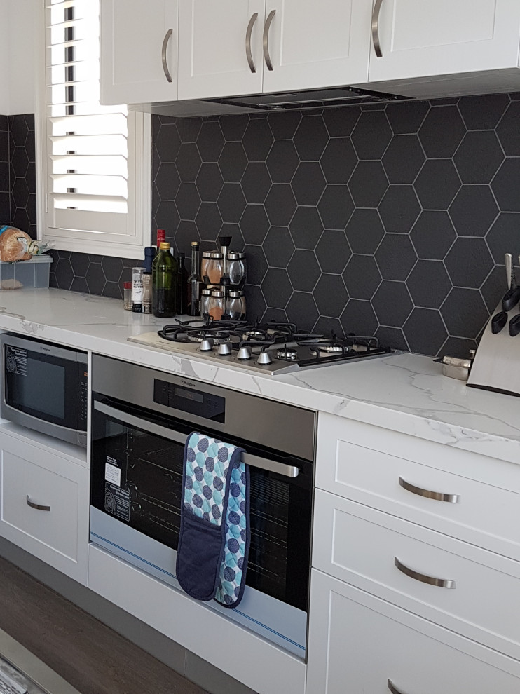 Inspiration for a mid-sized contemporary single-wall kitchen in Melbourne with with island.