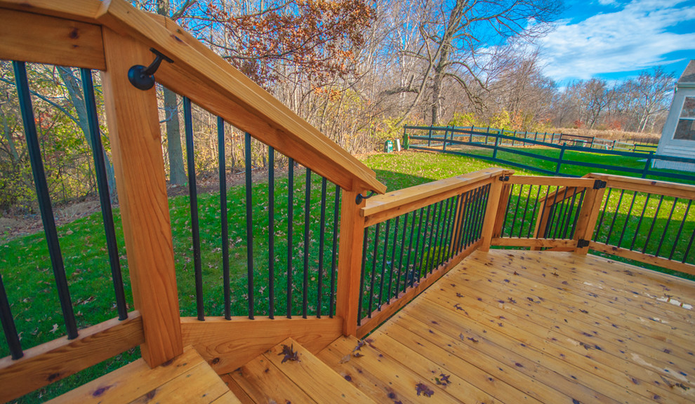 Inspiration for a traditional deck in Columbus.