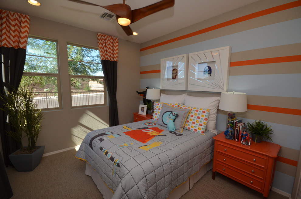 Photo of a mid-sized contemporary guest bedroom in Phoenix with beige walls and carpet.