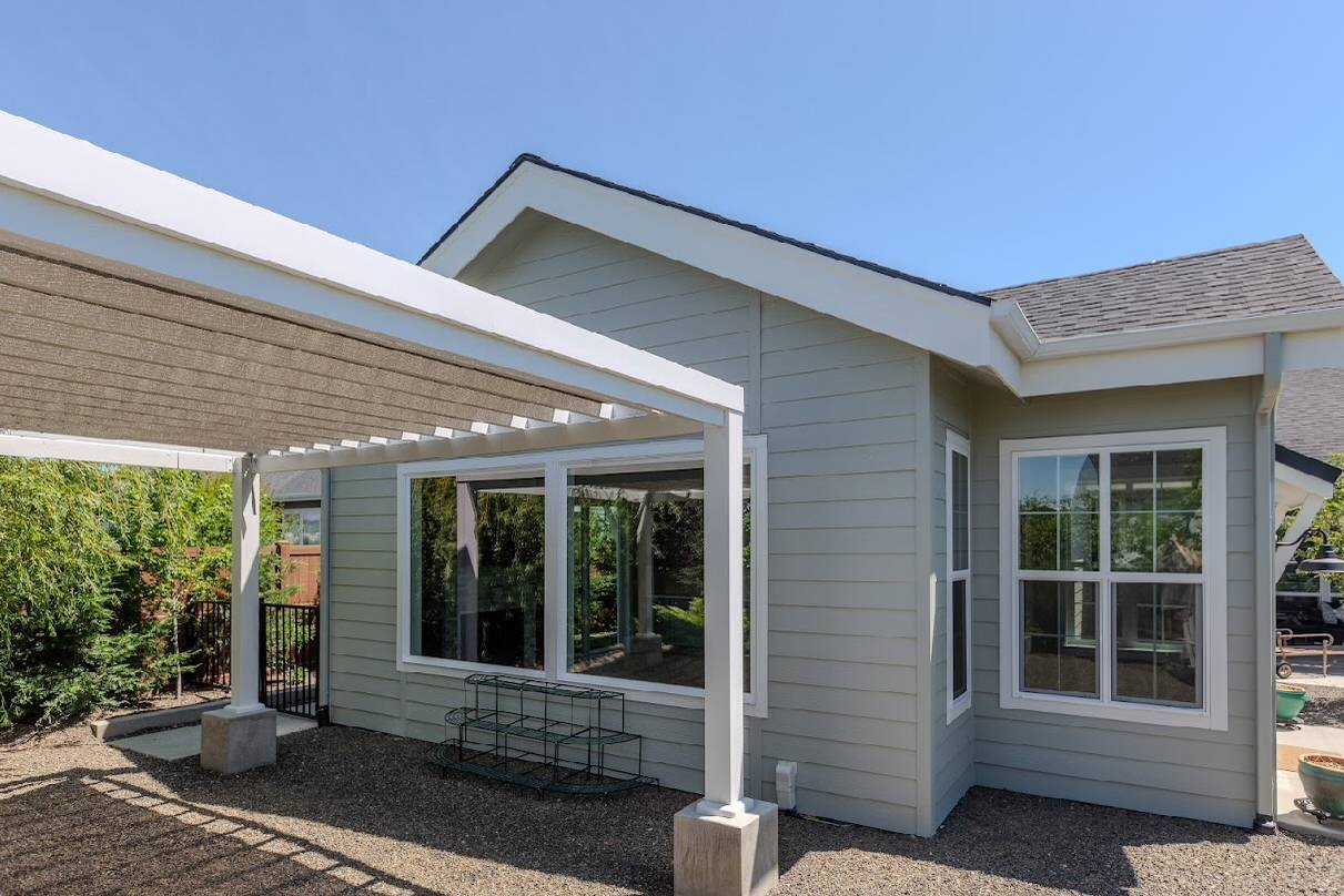 Transitional home design photo in Boise