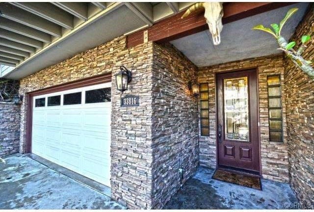 Inspiration for a transitional entryway remodel in Orange County