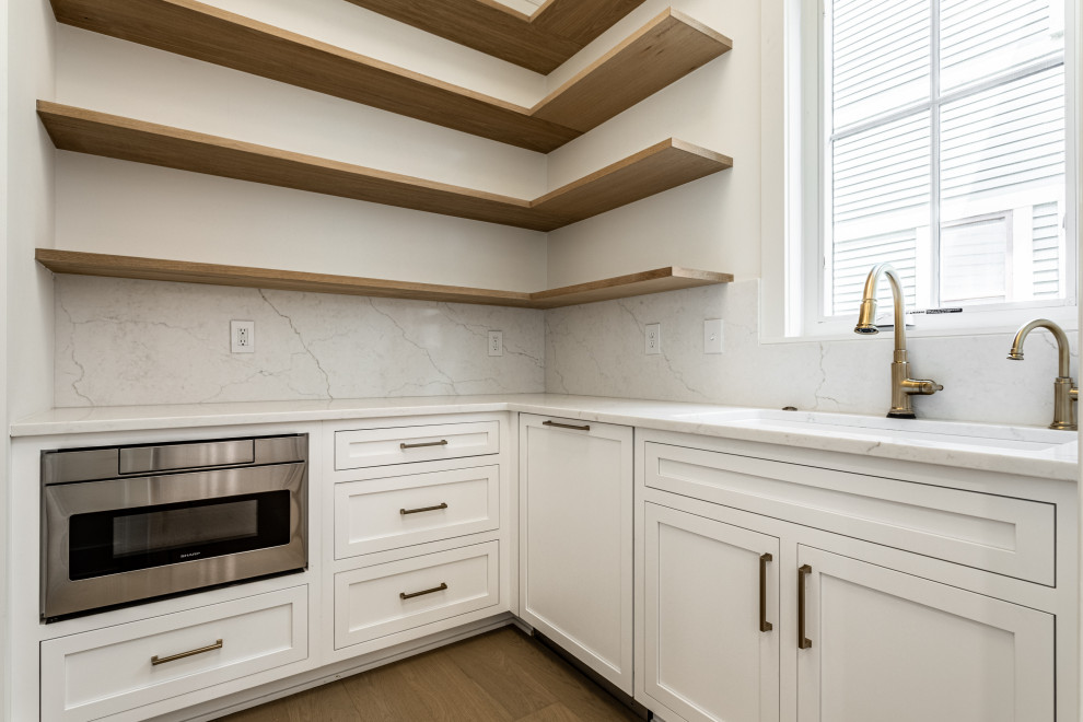Kitchen - transitional kitchen idea in Indianapolis