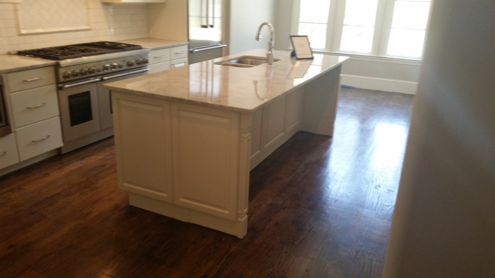 Kitchen - transitional kitchen idea in Birmingham
