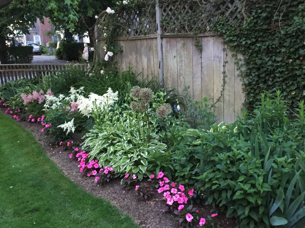 Design ideas for a mid-sized traditional partial sun front yard stone landscaping in Boston for spring.