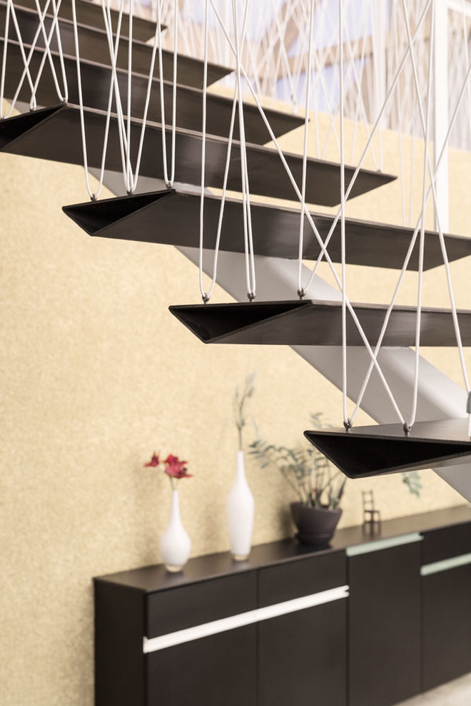 Gerade Moderne Metalltreppe mit Mix-Geländer in Sonstige