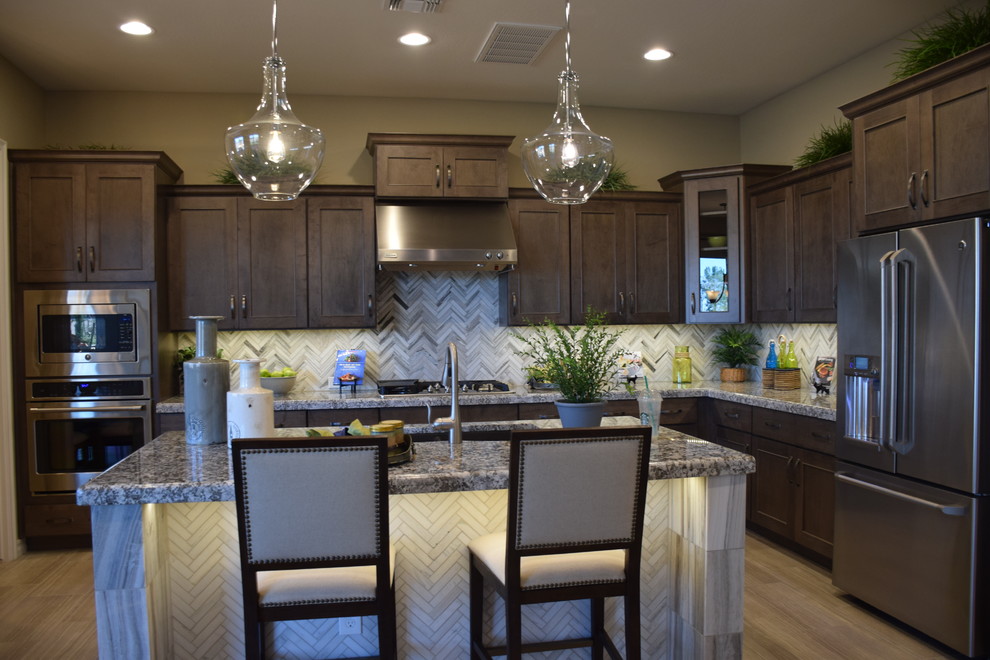 Transitional kitchen photo in Phoenix