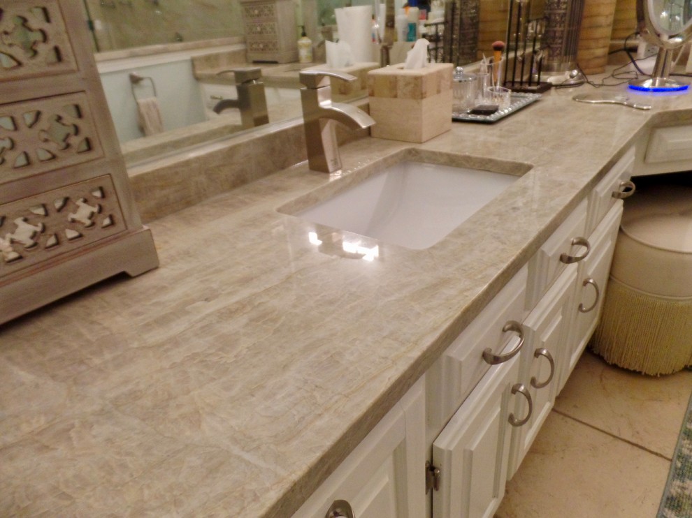Mid-sized traditional master bathroom in Other with raised-panel cabinets, white cabinets, an alcove shower, a two-piece toilet, beige tile, porcelain tile, green walls, porcelain floors, an undermount sink, quartzite benchtops, beige floor and a hinged shower door.