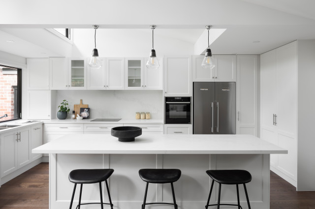 Stunning in it's simplicity, let there be light! klassisch-modern-kueche