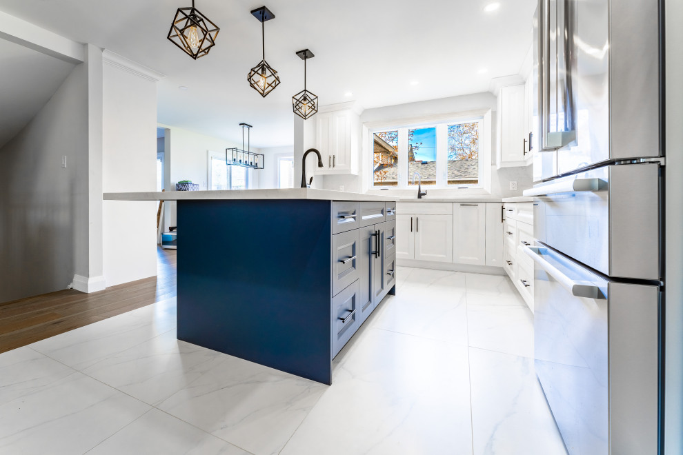 Example of a transitional kitchen design in Toronto