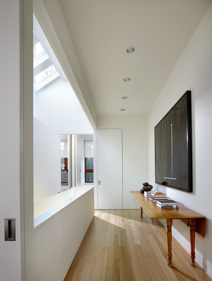 This is an example of a contemporary hallway in Chicago.