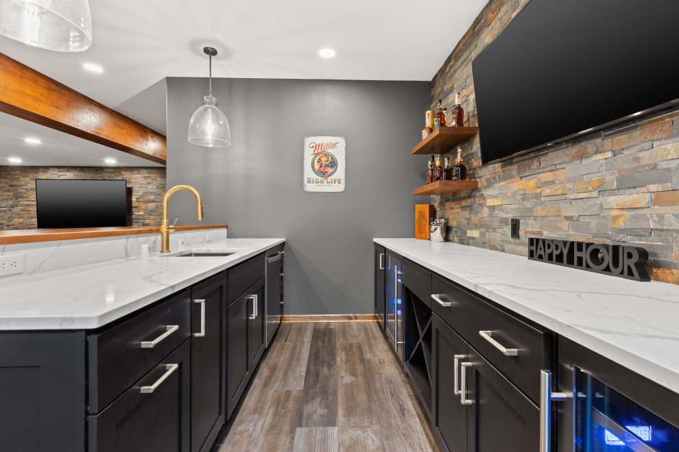 This is an example of a transitional home bar in Milwaukee.