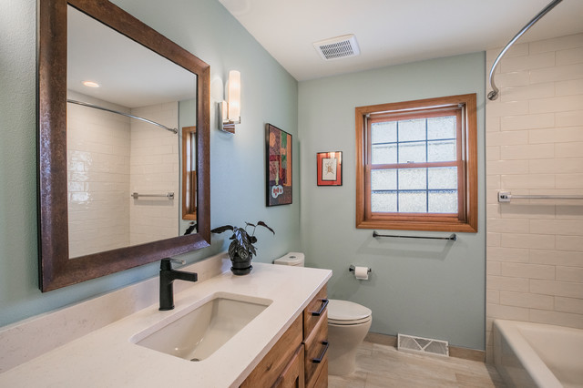 Brookfield Bath Update modern-badezimmer
