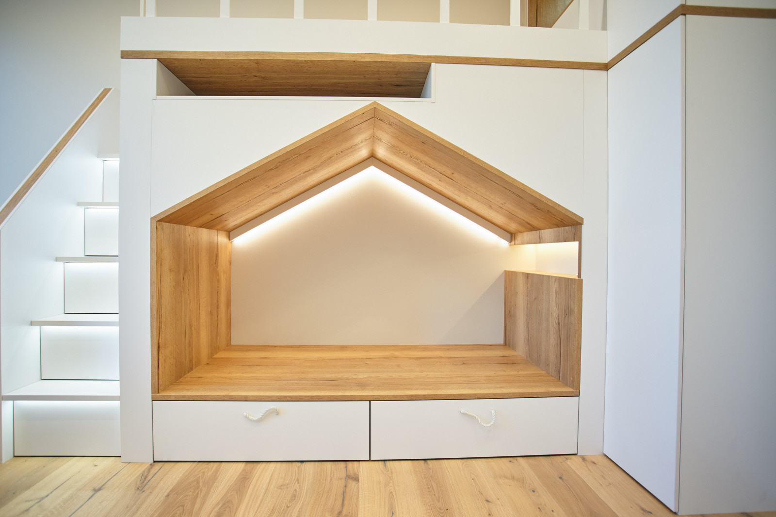 Видео: Мебель для детской комнаты от raumplus в интерьере квартиры ЖК Сколково